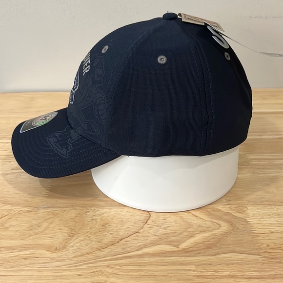 NHL | Vancouver Canucks Hat - Picture 3 of 4